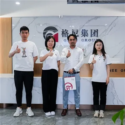 जीएनईई स्टील बांग्लादेशी ग्राहकों का कंपनी में आने और व्यापार वार्ता करने के ...